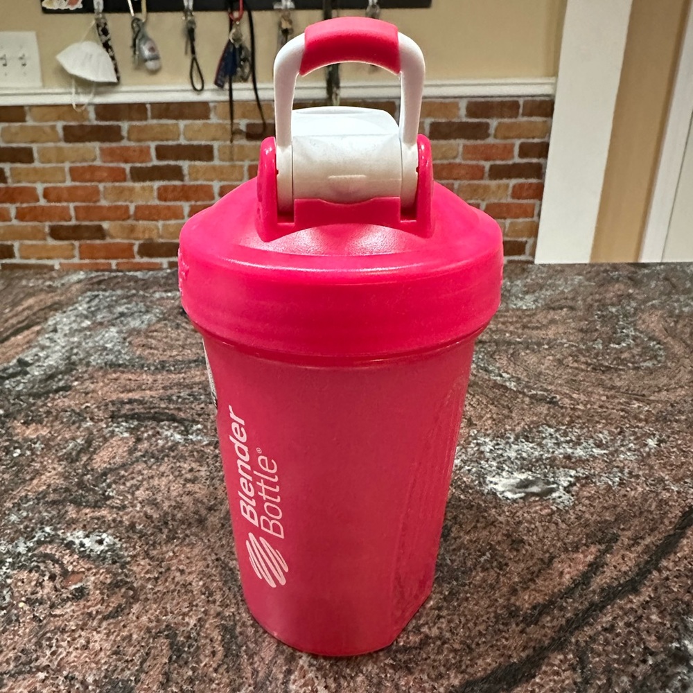 Blender Bottle Classic- 20oz capacity